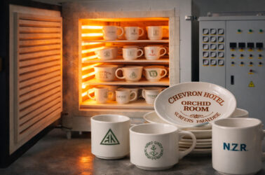 термодеколь випал у печі — брендований посуд у процесі закріплення зображення