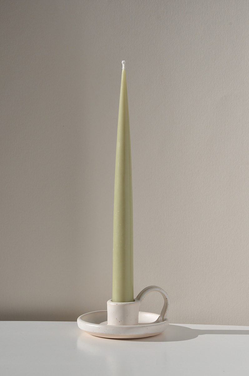 Ярко-фісташкові крафтові столові свічки ручної роботи з бджолиного воску з логотипом