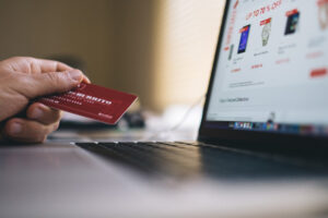 Бізнеси витрачають більше на онлайн-клієнтів але спостерігають падіння конверсій