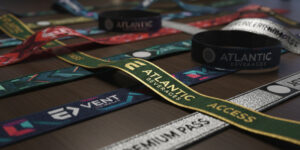 Брендовані текстильні браслети