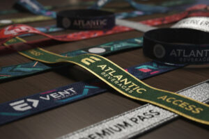 Брендовані текстильні браслети