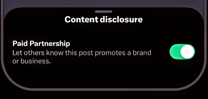 нфлюенсер публікує рекламний пост у соцмережі з міткою paid partnership, інтерфейс соціальної платформи та елементи digital-маркетингу