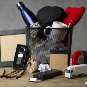 антиідеї в сувенірці — невдалий рекламний мерч у смітнику