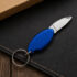 Брелок для ключів Drop TM Discover з металевим лезом на темній поверхні, синій корпус