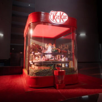 KitKat Slowest Vending Machine in the World — креативний вендінговий автомат з мініатюрним світом всередині