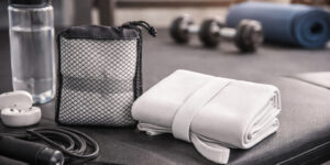 рушник для спорту Nara TM Casa Mia з мікрофібри у спортзалі з чохлом