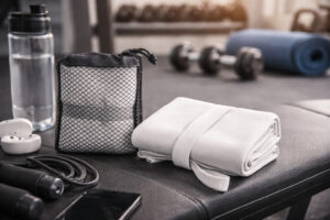 рушник для спорту Nara TM Casa Mia з мікрофібри у спортзалі з чохлом